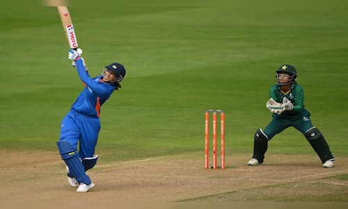 Smriti and Richa Ghosh lead India to a total of 170/6 against Pakistan.