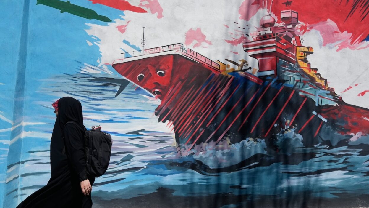 US Launches New Strikes Against Iran Amid Rising Tensions Over Hormuz Closure