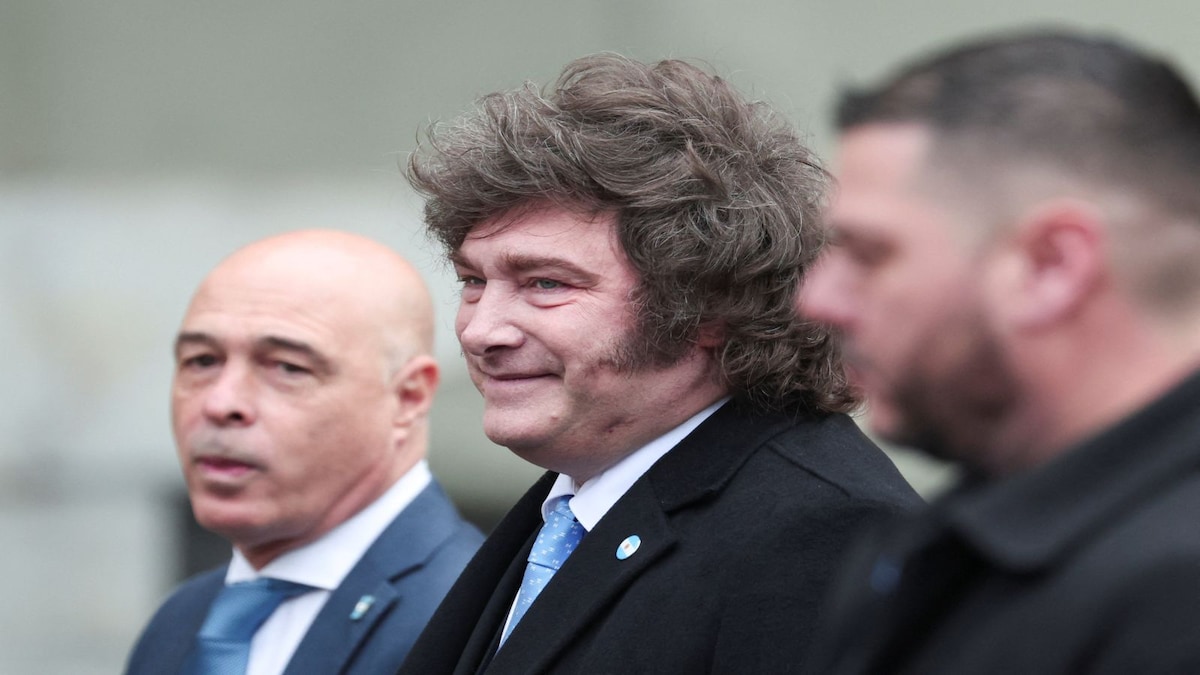 Argentina's 2027 Debt Obligations Become Crucial Challenge for Milei Before Re-election Campaign