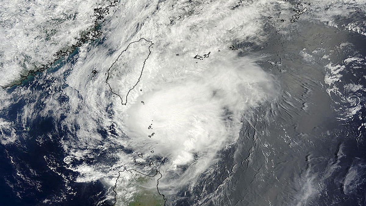 China launches flood-response emergency as Typhoon Noul approaches shore.
