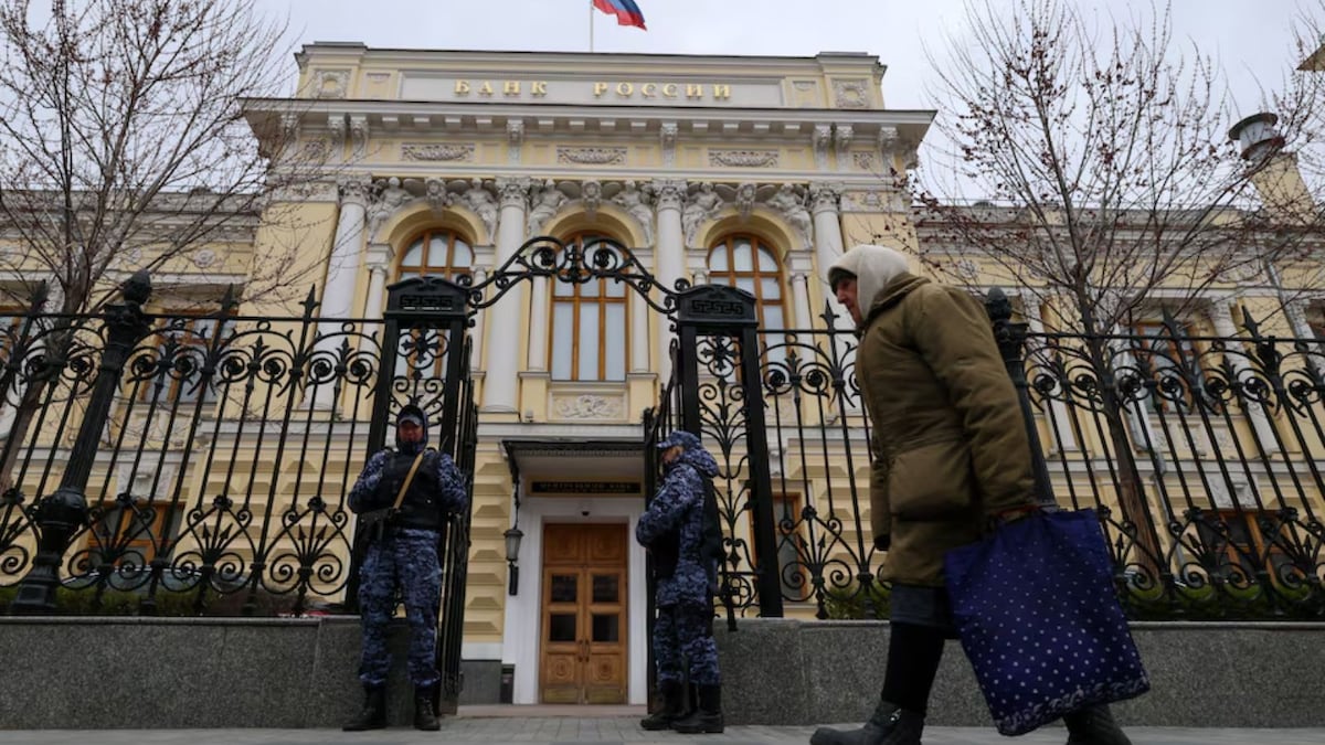 Conflict Poses Risk of Banking Crisis in Russia, According to European Intelligence Report