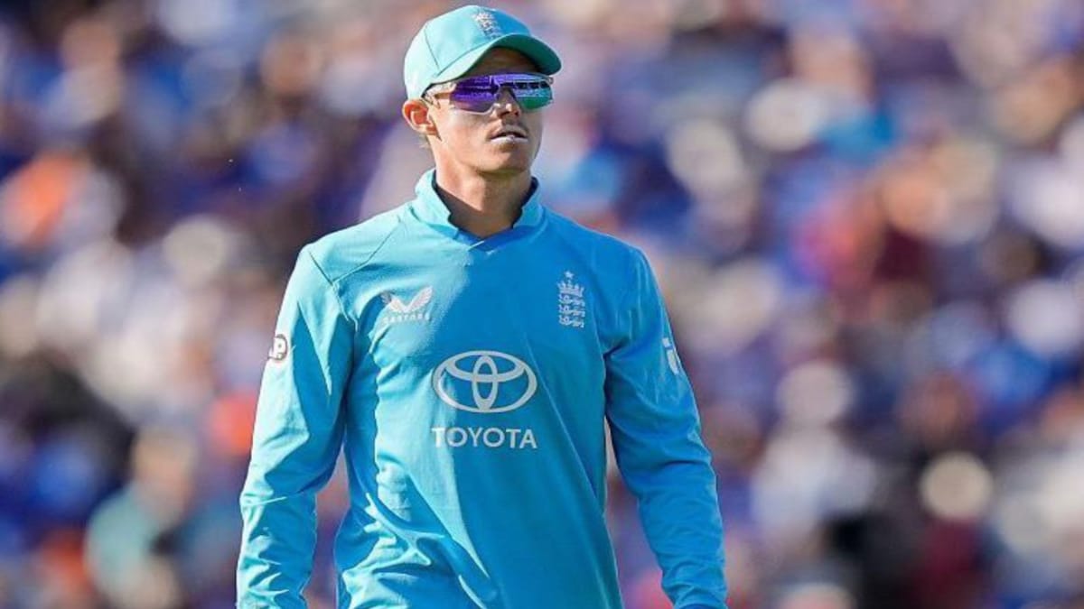 Dinesh Karthik and Alastair Cook face off over Jacob Bethell's IPL experience, as RCB deal ignites discussion.