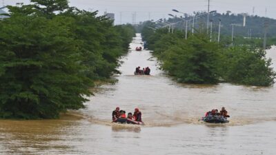 Flooding in southern China results in 39 fatalities.