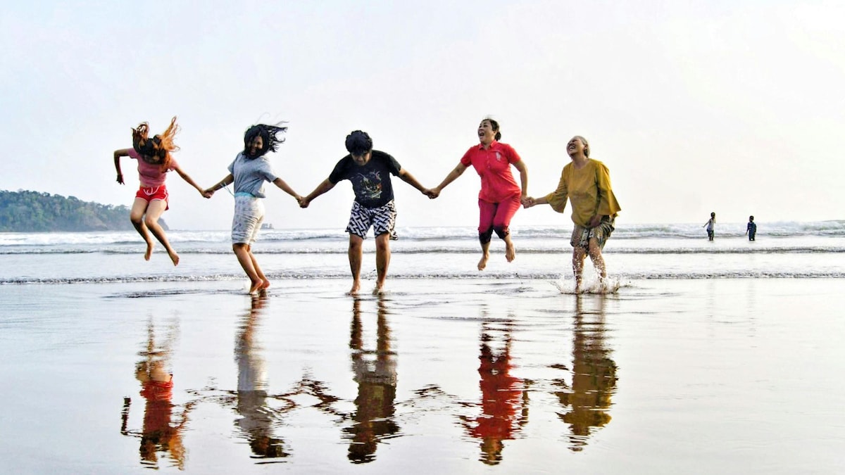 Friendship Day 2026: 10 Ideal Getaway Spots for Friends, from Goa to Leh-Ladakh