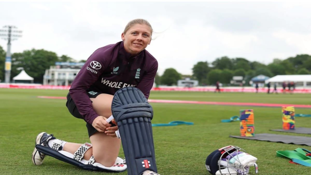 Heather Knight, the former captain of the England team, announces her retirement.
