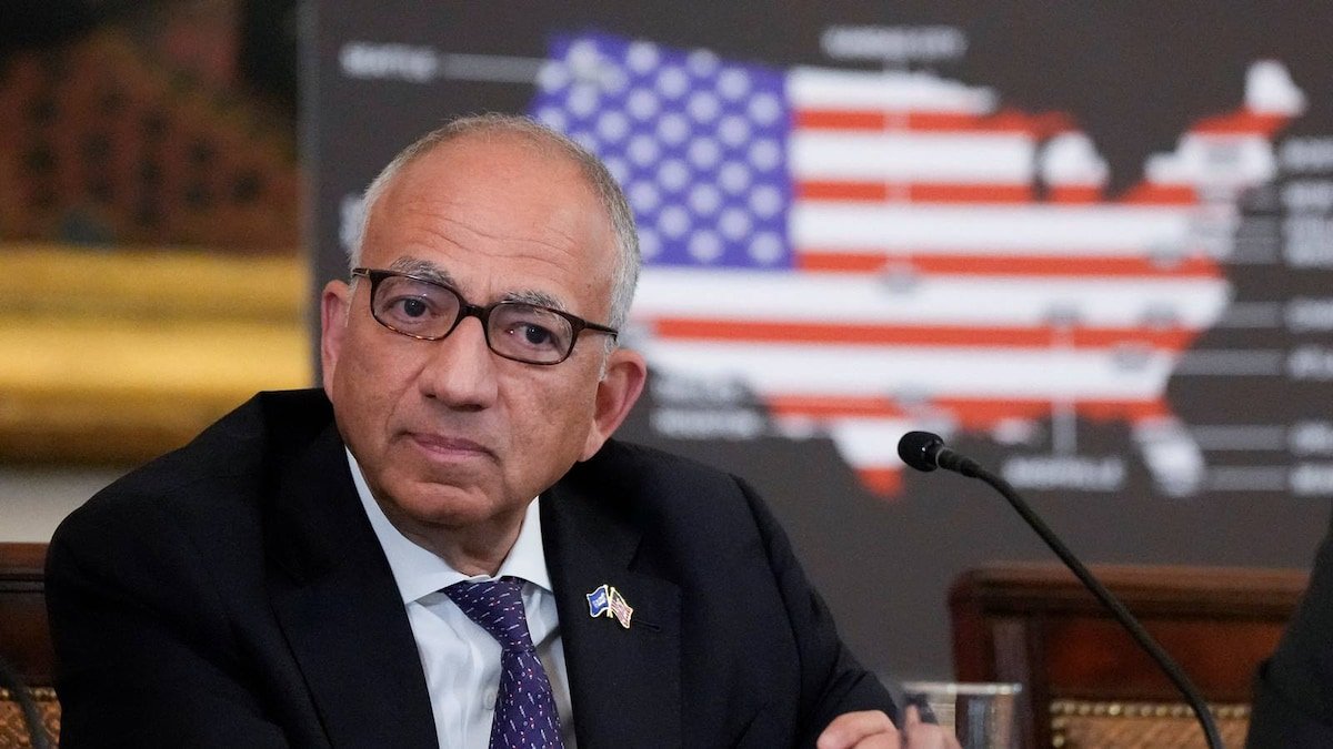 Infantino's top advisor Cordeiro steps down after suggestion to sell FIFA shares
