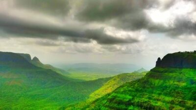 Monsoon Travel Essentials: From Waterproof Shoes to Rain Gear, Everything You Need for a Secure Trip