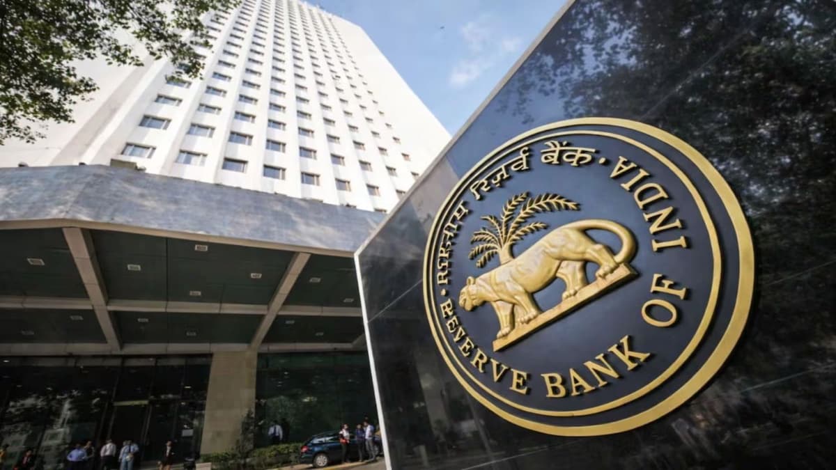 RBI warns parliamentary committee against legalizing cryptocurrencies in India, highlighting economic risks.