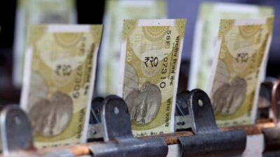 Rupee Gains Value for Third Straight Day, Rising to 95.72 Against the US Dollar