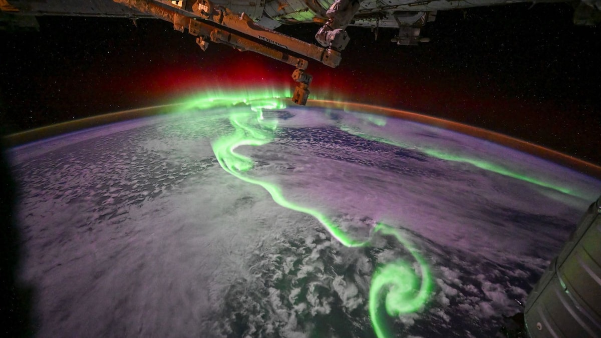 See: ESA Astronaut Films Stunning Green Aurora from the International Space Station