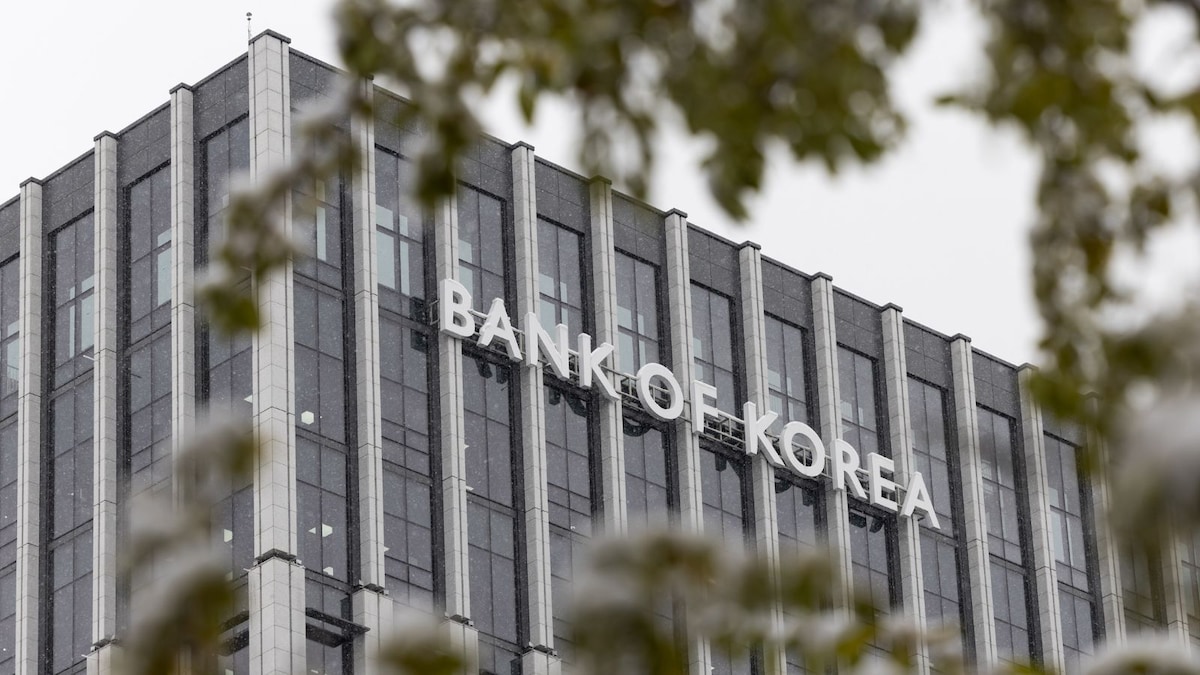 South Korea Increases Interest Rates for the First Time in 2023 Amid Chip-Driven Economic Surge