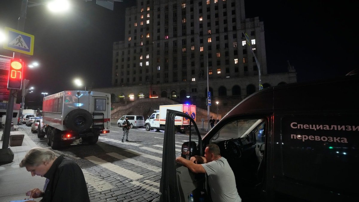 Explosive Device Deployed by Woman Claims Three Lives and Wounds 21 Near Moscow Eatery, Officials Report