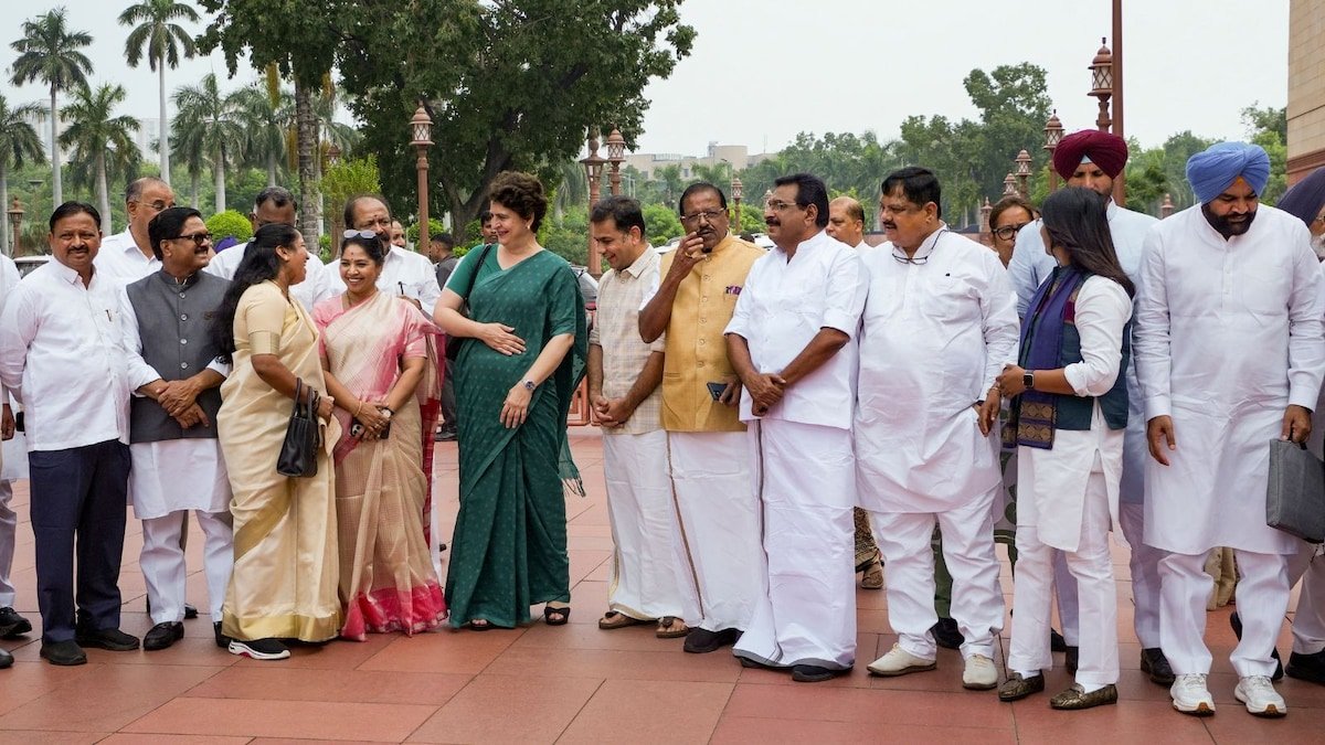 Opposition Legislators Demonstrate in Parliament Against Alleged 'Theft' of Donations for Ram Temple