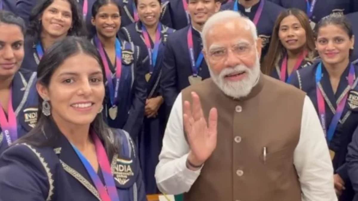 PM Modi honors Commonwealth Games medalists, praises their achievements.