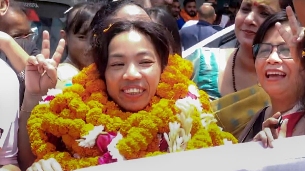 See: Indian Weightlifting Champions Honored with a Hero's Welcome After Commonwealth Games