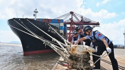 Shanghai Grounds 1,300 Flights as China Readies for Typhoon Dolphin