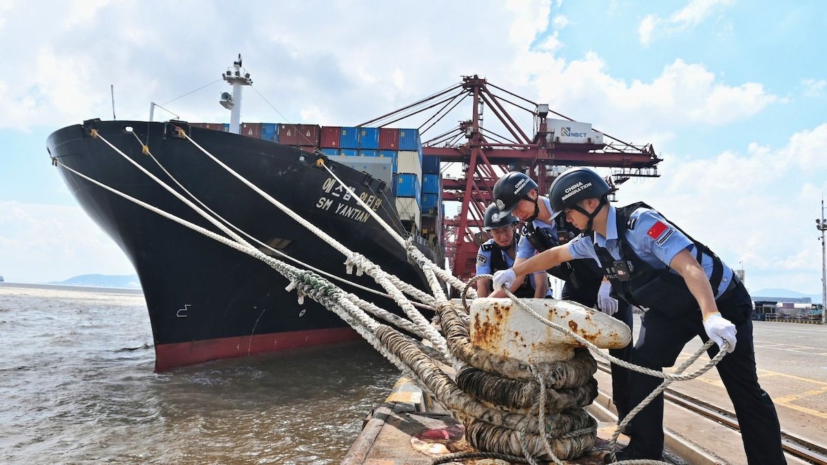 Shanghai Grounds 1,300 Flights as China Readies for Typhoon Dolphin