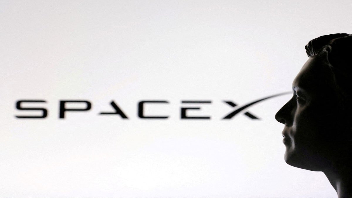 SpaceX investors encounter a possibly tempting chance to sell their stakes.