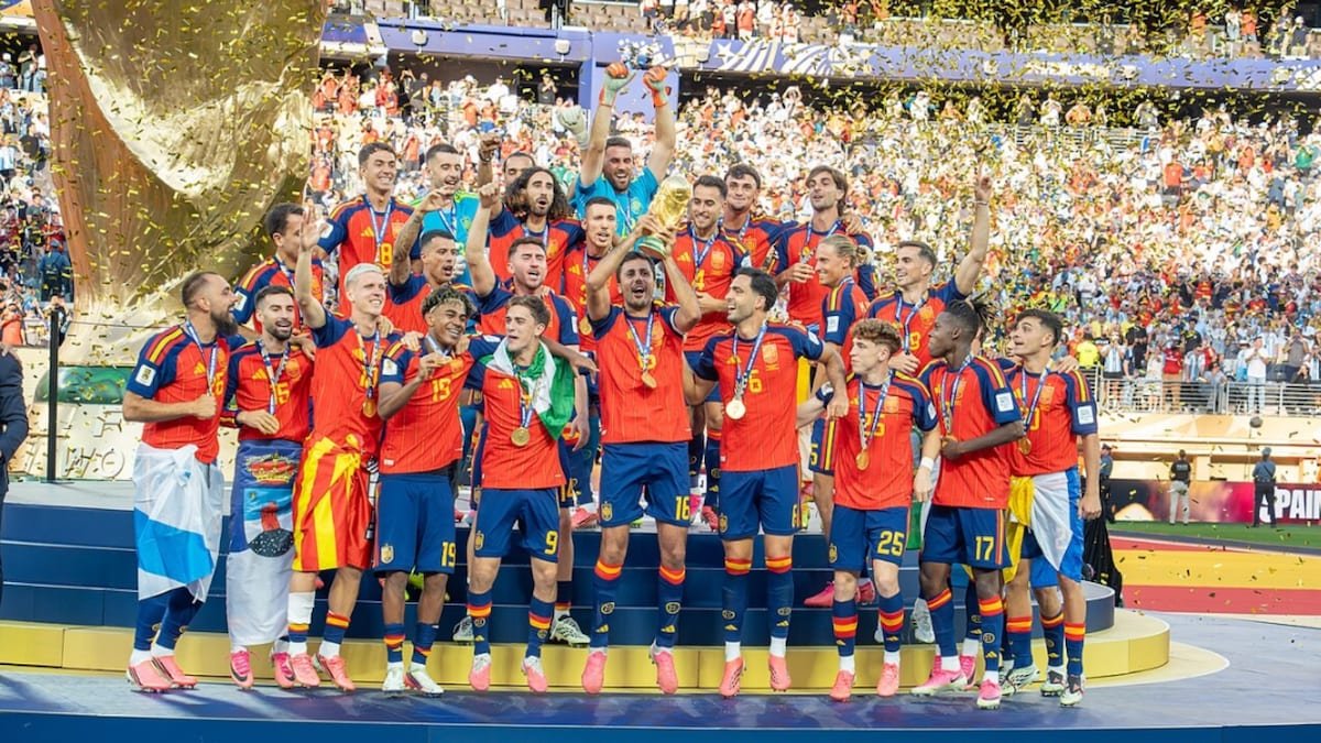 Spanish government officials reconsider co-hosting the 2030 World Cup with Morocco amid migration issues.