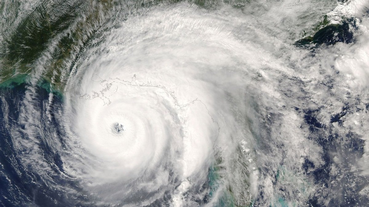 Typhoon Dolphin Strikes Okinawa, Japan; China Closes Ports in Anticipation of Impact